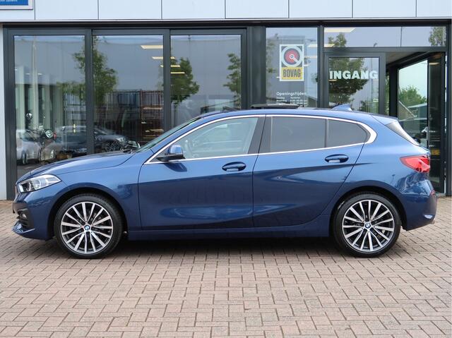 BMW 1-SERIE 118i High Executive | Panoramadak | Leder | 18'' | Driving Assist | Led |