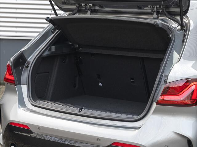 BMW 1-SERIE 118i M-Sport - Live Cockpit Prof - LED - Stoelverwarming
