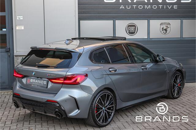 BMW 1-SERIE M135i xDrive 1e eig HUD Pano Camera 306PK Garantie