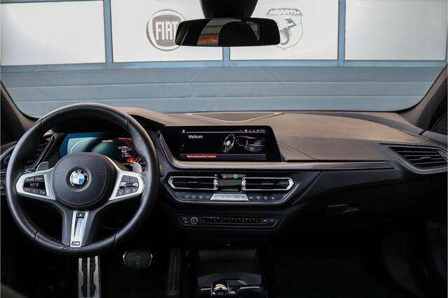 BMW 1-SERIE M135i xDrive 1e eig HUD Pano Camera 306PK Garantie