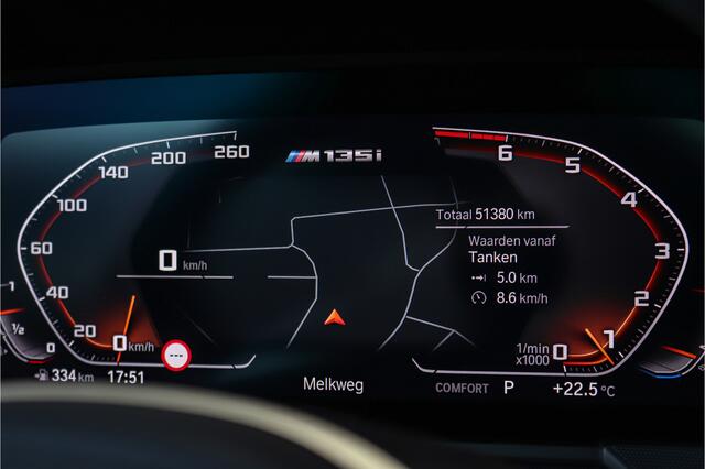 BMW 1-SERIE M135i xDrive 1e eig HUD Pano Camera 306PK Garantie