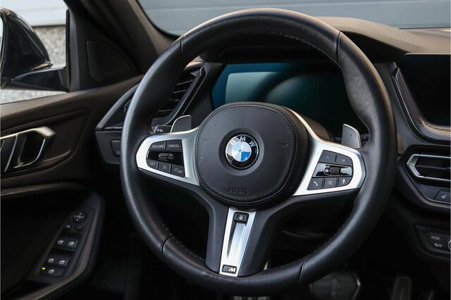 BMW 1-SERIE M135i xDrive 1e eig HUD Pano Camera 306PK Garantie
