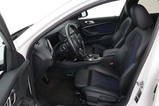 BMW 1-SERIE 118i M Sport | Carplay | Sportstoelen | Full LED | Live Cockpit | Navigatie | Climate control | PDC | Cruise control | Getint glas
