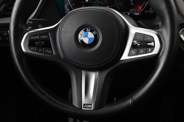 BMW 1-SERIE 118i M Sport | Carplay | Sportstoelen | Full LED | Live Cockpit | Navigatie | Climate control | PDC | Cruise control | Getint glas