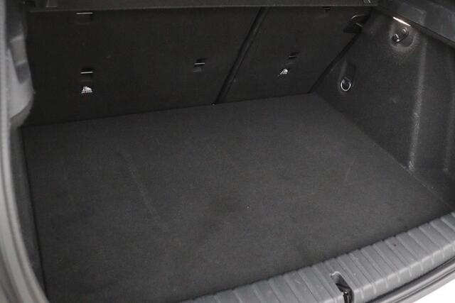BMW 1-SERIE 118i M Sport | Carplay | Sportstoelen | Full LED | Live Cockpit | Navigatie | Climate control | PDC | Cruise control | Getint glas