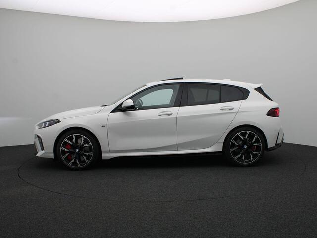 BMW 1-SERIE 120 M Sportpakket Pro | Premium Pack | Stuurwielrand Verwarmd | Comfort Access | Panoramadak | Driving Assistant | Harman Kardon | 19''