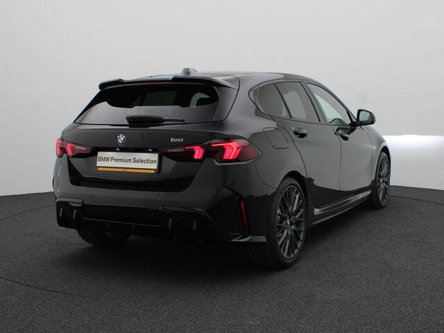BMW 1-SERIE 120 M Sportpakket Pro | Premium Pack | Stuurwielrand Verwarmd | M Adaptief onderstel | Comfort Access | Driving Assistant Plus | Harman Kardon | 19''