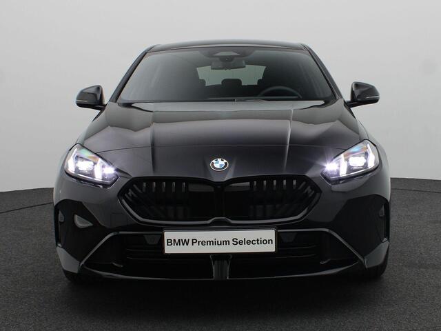 BMW 1-SERIE 120 M Sportpakket Pro | Premium Pack | Stuurwielrand Verwarmd | M Adaptief onderstel | Comfort Access | Driving Assistant Plus | Harman Kardon | 19''