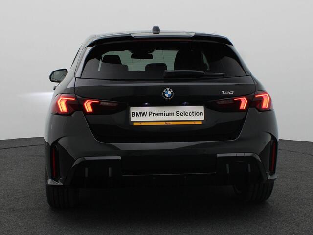 BMW 1-SERIE 120 M Sportpakket Pro | Premium Pack | Stuurwielrand Verwarmd | M Adaptief onderstel | Comfort Access | Driving Assistant Plus | Harman Kardon | 19''