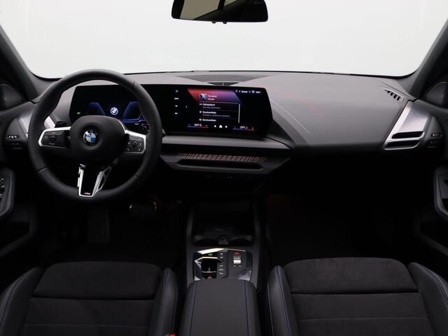 BMW 1-SERIE 120 M Sportpakket Pro | Premium Pack | Stuurwielrand Verwarmd | M Adaptief onderstel | Comfort Access | Driving Assistant Plus | Harman Kardon | 19''
