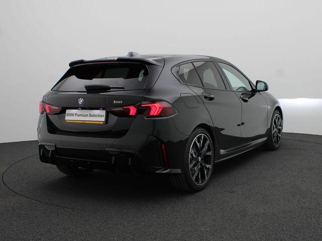 BMW 1-SERIE 120 M Sportpakket Pro | Premium Pack | Stuurwielrand Verwarmd | Comfort Access | Driving Assistant Plus | Harman Kardon | 19''