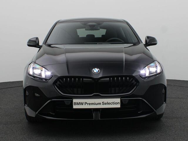 BMW 1-SERIE 120 M Sportpakket Pro | Premium Pack | Stuurwielrand Verwarmd | Comfort Access | Driving Assistant Plus | Harman Kardon | 19''
