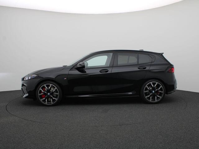BMW 1-SERIE 120 M Sportpakket Pro | Premium Pack | Stuurwielrand Verwarmd | Comfort Access | Driving Assistant Plus | Harman Kardon | 19''