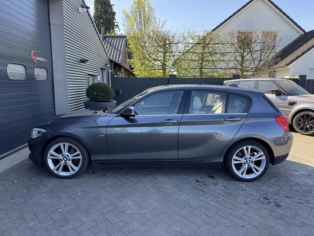 BMW 1-SERIE 118i Corporate Lease High Executive | Navigatie | Lederen Bekleding | Lichtmetalen Velgen | Parkeersensoren |