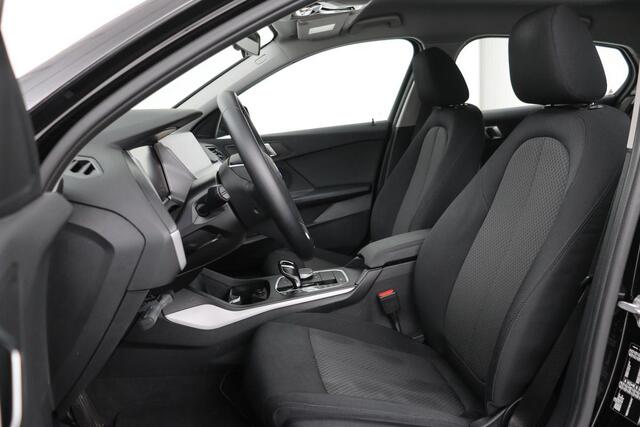 BMW 1-SERIE 118i Executive | Adaptive cruise | Carplay | Live Cockpit | Full LED | Camera | Navigatie | Park Assist | Climate control | Bluetooth