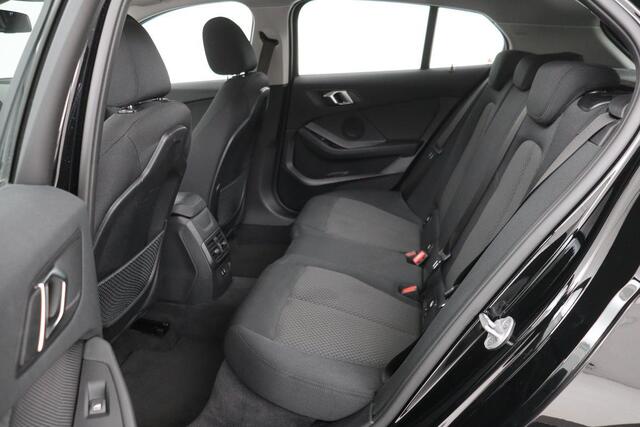 BMW 1-SERIE 118i Executive | Adaptive cruise | Carplay | Live Cockpit | Full LED | Camera | Navigatie | Park Assist | Climate control | Bluetooth