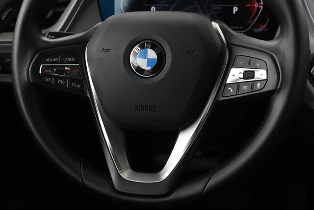 BMW 1-SERIE 118i Executive | Adaptive cruise | Carplay | Live Cockpit | Full LED | Camera | Navigatie | Park Assist | Climate control | Bluetooth