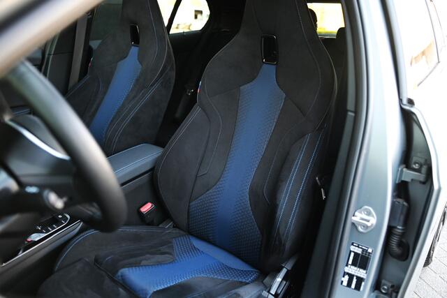 BMW 1-SERIE 118i High Executive M Sport Automaat / Panoramadak / M Sportstoelen / Adaptieve LED / Comfort Access / Parking Assistant / Stoelverwarming