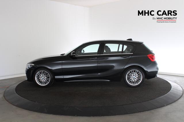 BMW 1-SERIE 118i Corporate Lease Executive | Verwacht | M-Sport | Schuif/kanteldak |