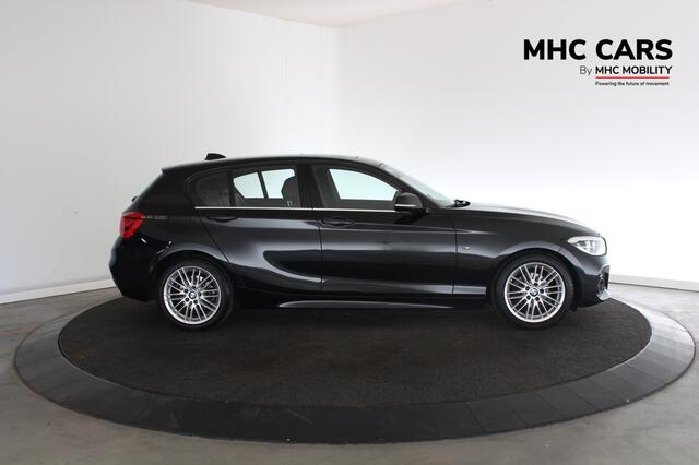 BMW 1-SERIE 118i Corporate Lease Executive | Verwacht | M-Sport | Schuif/kanteldak |