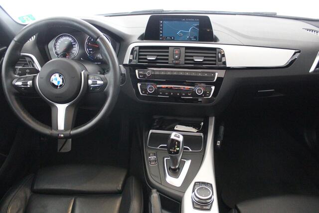 BMW 1-SERIE 118i Corporate Lease Executive | Verwacht | M-Sport | Schuif/kanteldak |