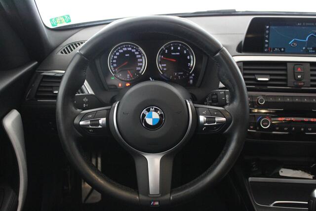 BMW 1-SERIE 118i Corporate Lease Executive | Verwacht | M-Sport | Schuif/kanteldak |