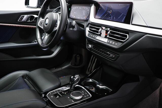 BMW 1-SERIE M135i xDrive Executive | PANORAMADAK | LIFE COCKPIT FROFESSIONAL- PACK | DAB | APPLE