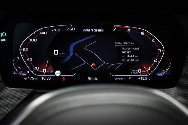 BMW 1-SERIE M135i xDrive Executive | PANORAMADAK | LIFE COCKPIT FROFESSIONAL- PACK | DAB | APPLE