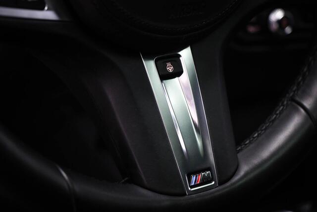 BMW 1-SERIE M135i xDrive Executive | PANORAMADAK | LIFE COCKPIT FROFESSIONAL- PACK | DAB | APPLE
