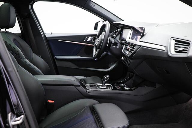 BMW 1-SERIE M135i xDrive Executive | PANORAMADAK | LIFE COCKPIT FROFESSIONAL- PACK | DAB | APPLE