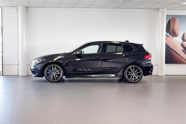 BMW 1-SERIE 118i High Executive | M Sport | Glazen Panoramadak | M Sportstoelen |