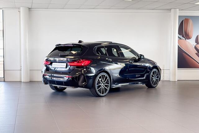 BMW 1-SERIE 118i High Executive | M Sport | Glazen Panoramadak | M Sportstoelen |