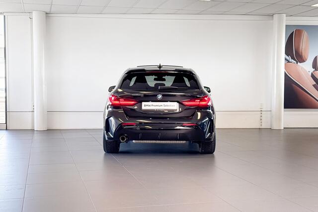 BMW 1-SERIE 118i High Executive | M Sport | Glazen Panoramadak | M Sportstoelen |