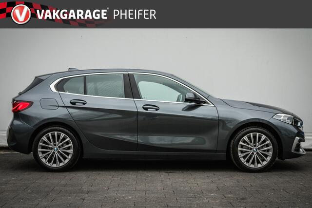 BMW 1-SERIE 118i High Executive Edition Panoramadak/ Leer/ Stoelverwarming/ Led/ Luxury-line/ Live cockpit pro