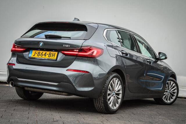 BMW 1-SERIE 118i High Executive Edition Panoramadak/ Leer/ Stoelverwarming/ Led/ Luxury-line/ Live cockpit pro