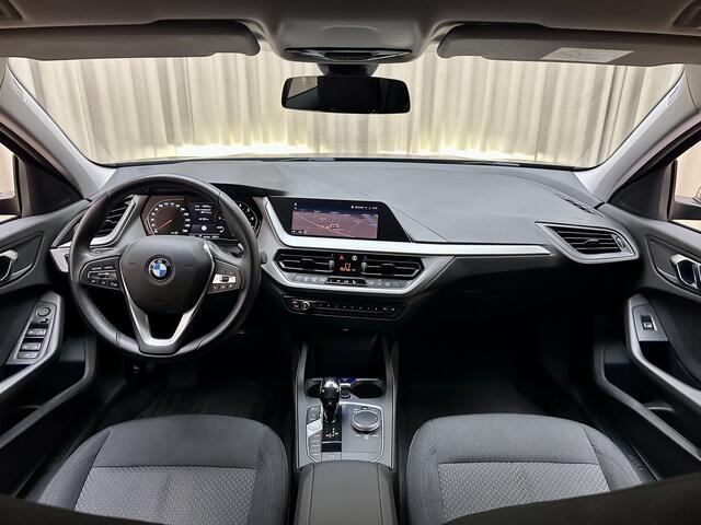 BMW 1-SERIE 116i *1e Eigenaar* Apple Carplay / Automaat / PDC / Cruise Control / Bluetooth / ECC Clima / Ambiance verlichting / 17"LMV