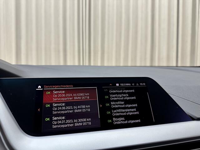 BMW 1-SERIE 116i *1e Eigenaar* Apple Carplay / Automaat / PDC / Cruise Control / Bluetooth / ECC Clima / Ambiance verlichting / 17"LMV