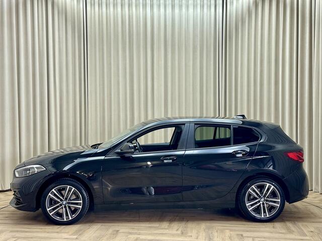 BMW 1-SERIE 116i *1e Eigenaar* Apple Carplay / Automaat / PDC / Cruise Control / Bluetooth / ECC Clima / Ambiance verlichting / 17"LMV
