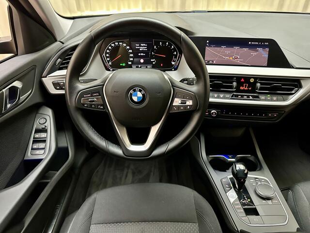 BMW 1-SERIE 116i *1e Eigenaar* Apple Carplay / Automaat / PDC / Cruise Control / Bluetooth / ECC Clima / Ambiance verlichting / 17"LMV