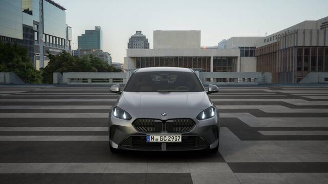 BMW 1-SERIE 120 M Sport Automaat / Sportstoelen / Adaptieve LED / M Adaptief onderstel / Comfort Access / Parking Assistant / Stoelverwarming