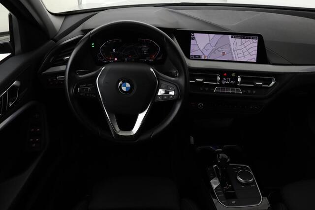 BMW 1-SERIE 118i Sport Line | Executive Edition | Half leder | Sportstoelen | Carplay | Full LED | Navigatie | PDC | DAB+ | Live Cockpit