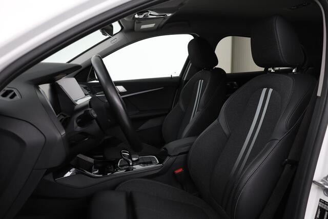 BMW 1-SERIE 118i Sport Line | Executive Edition | Half leder | Sportstoelen | Carplay | Full LED | Navigatie | PDC | DAB+ | Live Cockpit