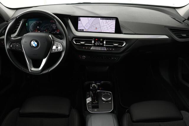 BMW 1-SERIE 118i Sport Line | Executive Edition | Half leder | Sportstoelen | Carplay | Full LED | Navigatie | PDC | DAB+ | Live Cockpit