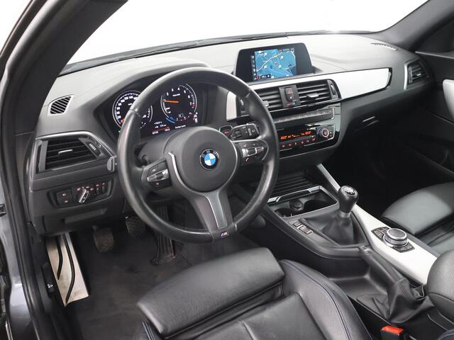 BMW 1-SERIE 116i Executive | M-Sport | Navigatie | Parkeersensoren | Climate Control | Keyless Go | Sportstoelen | Lederen Bekleding | Handgeschakeld | LED | NL Auto |