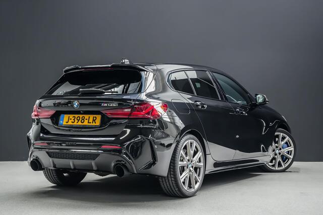 BMW 1-SERIE M135i xDrive 306pk High Executive |Milltek|Eventuri|virtual cockpit|M-sport pakket|alcantara sportstoelen|Apple Carplay|camera|19" licht metalen velgen|elek. achterklep|blind spot|keyless|