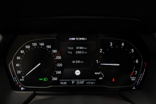 BMW 1-SERIE M135i xDrive 306pk High Executive |Milltek|Eventuri|virtual cockpit|M-sport pakket|alcantara sportstoelen|Apple Carplay|camera|19" licht metalen velgen|elek. achterklep|blind spot|keyless|