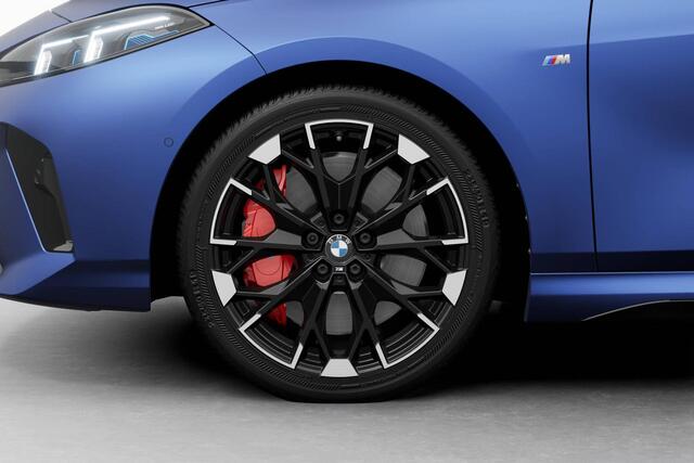 BMW 1-SERIE M135 xDrive BMW 1 Serie M135i xDrive | M Sport Pro | Premium Pack | Harman-Kardon sound system