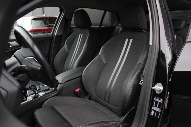 BMW 1-SERIE 118i Executive Edition | LED | Virtual | Cruise | Sfeerverl.
