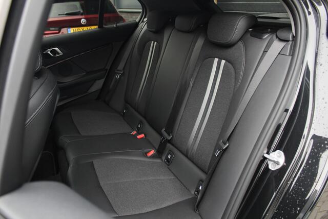 BMW 1-SERIE 118i Executive Edition | LED | Virtual | Cruise | Sfeerverl.