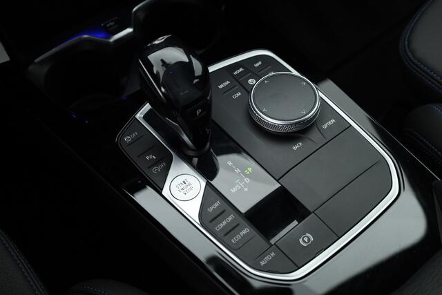BMW 1-SERIE 118i M Sport | Navi | Stoelverw. | Apple CarPlay | 17'' | PDC |